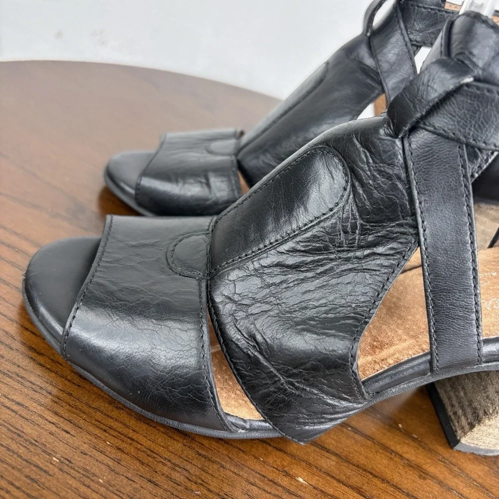 Seychelles Sandals Women's 7.5 Black Leather Strappy Block Heels Peep Toe Buckle